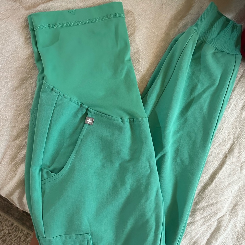 FIGS MATERNITY JOGGERS- surgical green